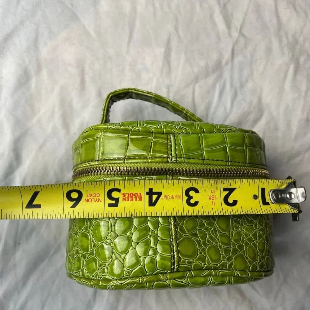 Bath & Body Works zippered closure